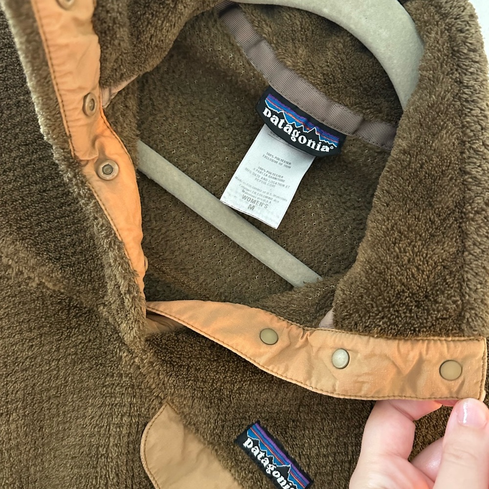 Patagonia Olive Fleece with Tan Trim - Picture 2 of 3